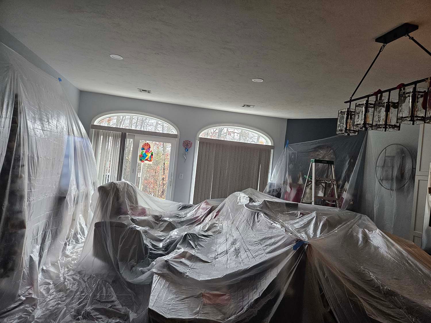 What Is the Difference Between Ceiling Paint and Wall Paint